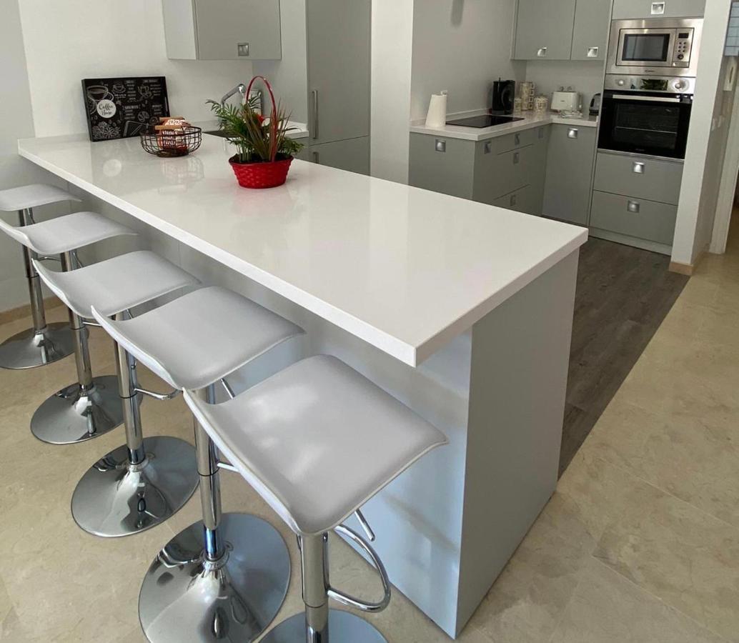 Luxury Beach Side Apartment In Marbella Playa Kültér fotó