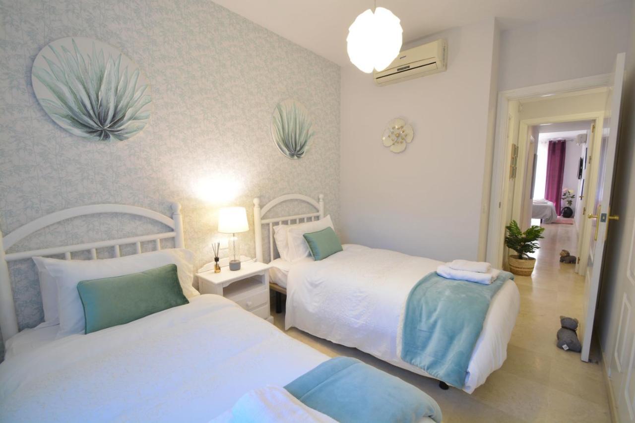 Luxury Beach Side Apartment In Marbella Playa Kültér fotó