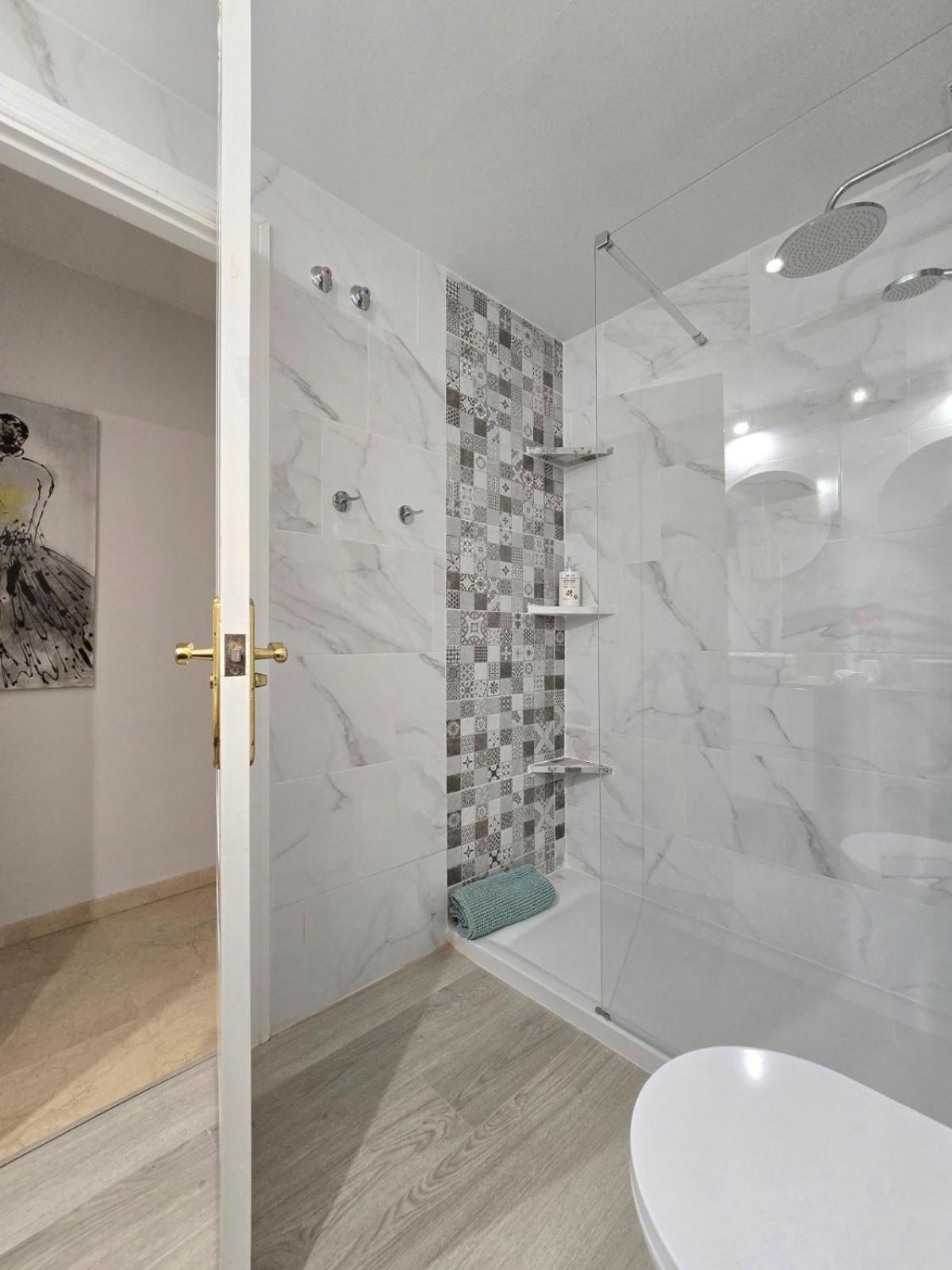 Luxury Beach Side Apartment In Marbella Playa Kültér fotó